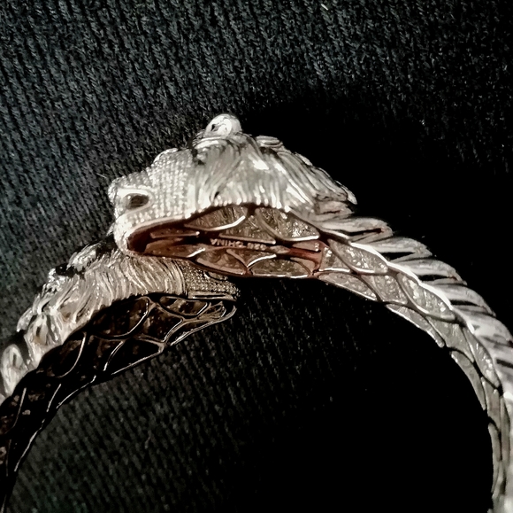 Macy’s Fine Jewelry 925 Silver Cuff Bracelet Hinged Heavy Lion Heads 70 grams - Picture 5 of 8